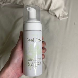 NEW Feel Free Herb Infusion Cleansing Foam